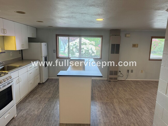 Building Photo - Lower basement studio unit in a house