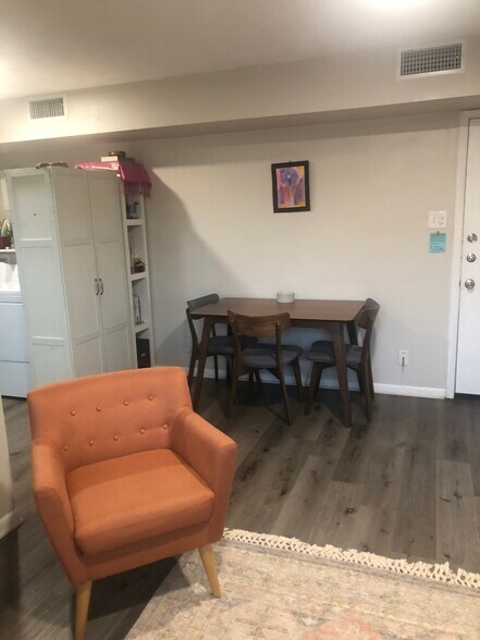 Dining - 312 Jagoe St