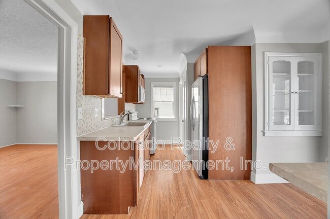 Building Photo - 1405 15th Ave