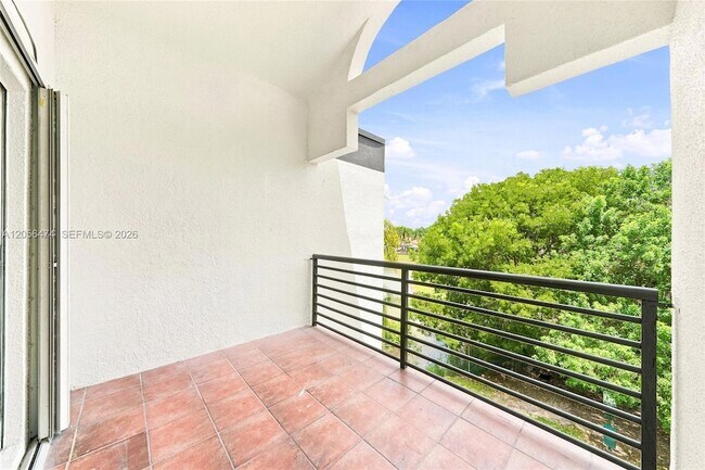 Building Photo - 9735 Fontainebleau Blvd
