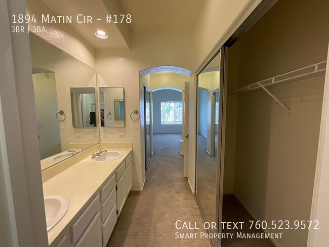 Building Photo - Upgraded Town Home 3BR/2.5BA  Great Locati...