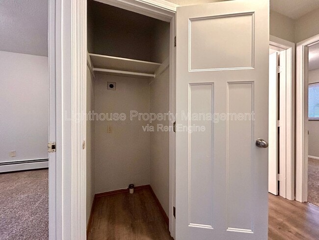 Building Photo - 2134 McKee Ave SW