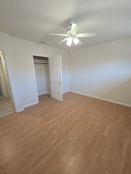 bed 1 - 7637 N Claybeck Ave