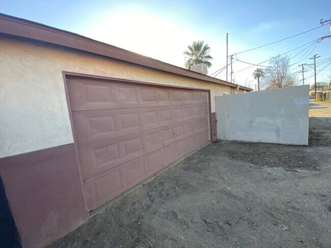 Building Photo - Hard to Find 1 BD 1 BA House with a 2 car garage and it's own yard.