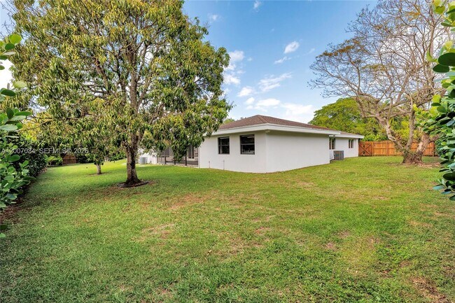 Building Photo - 13540 SW 98th Ct