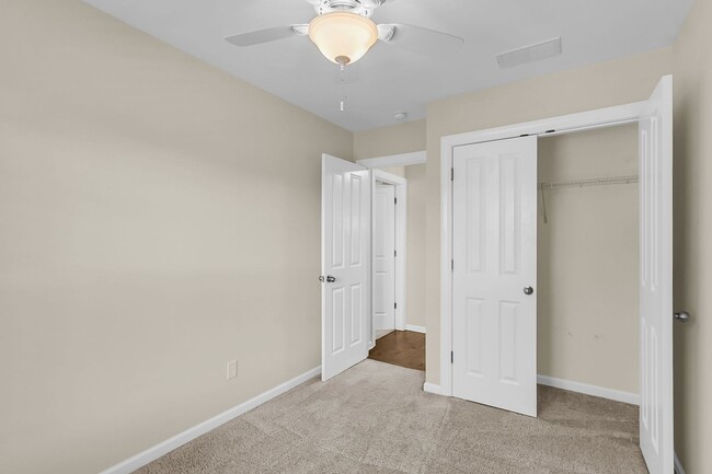 Building Photo - Stunning 3-Bed / 2.5-Bath Home in Park Cir...