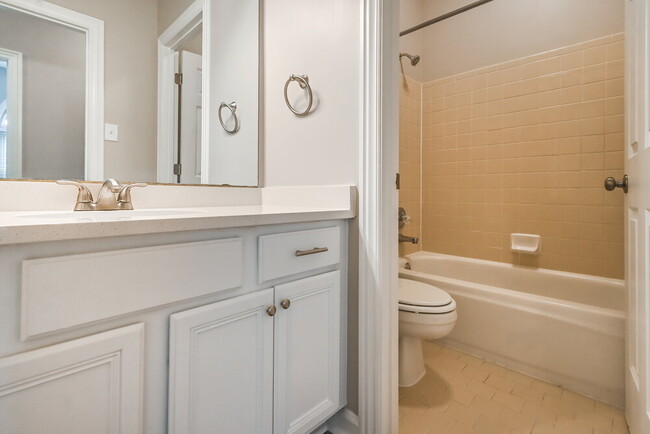 Building Photo - 4463 Whispering Bend Dr