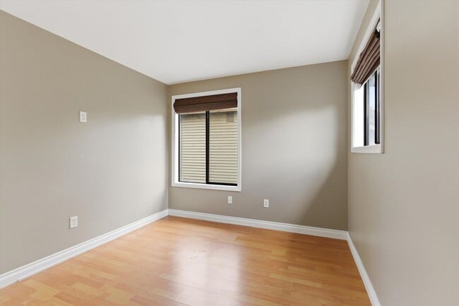 Building Photo - 2227 SE 8th Pl