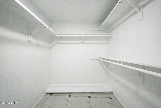 Building Photo - 2225 E Catalina Dr