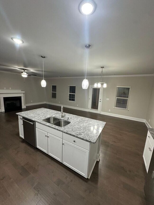 Building Photo - **Charming 3-Bedroom Home in Peaceful Stan...