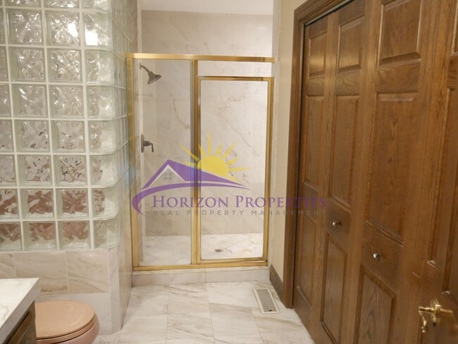 Building Photo - Spacious 4 Bed 4 Bath 2,954sqft Single Family Home in Carmichael