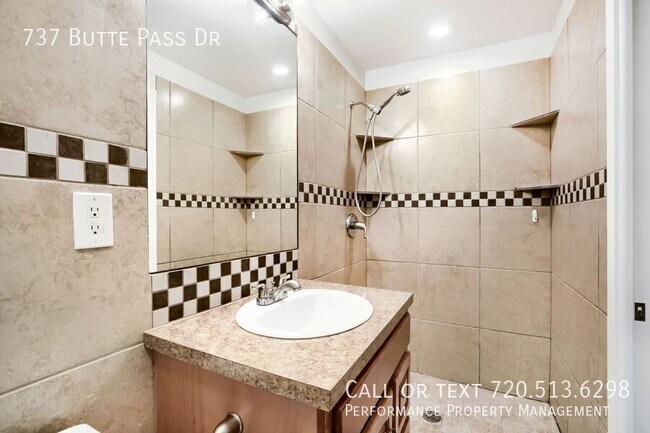 Building Photo - 737 Butte Pass Dr