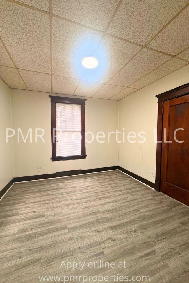 Building Photo - 3 Bedrooms / 1 Bathroom House