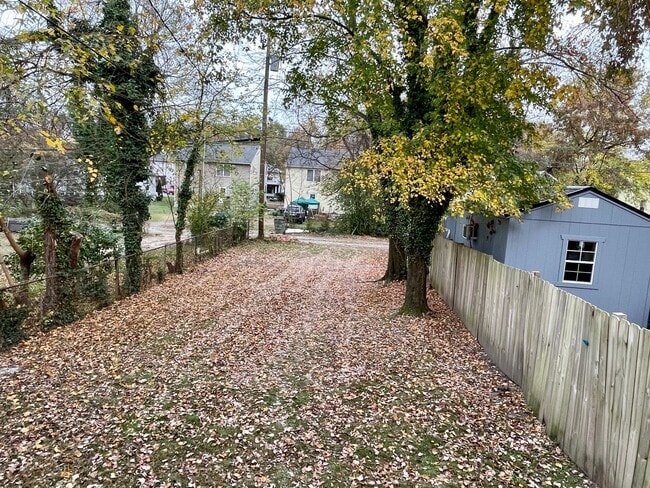 Building Photo - 4 Bedroom Home with Large Yard