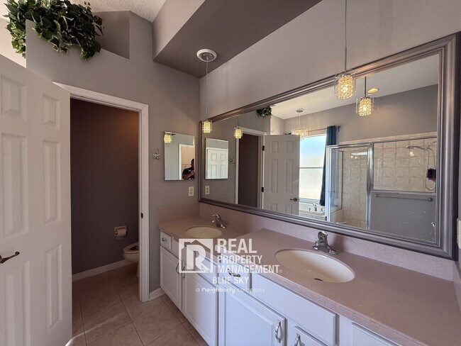 Building Photo - Executive Home with Custom Finishes in Gat...