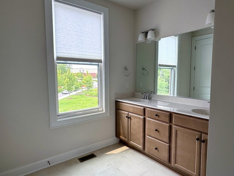 Building Photo - 115 Wellie Hl Pl