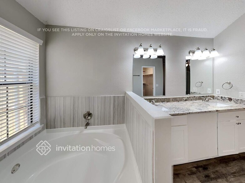 Building Photo - 10224 Holly Grove Dr