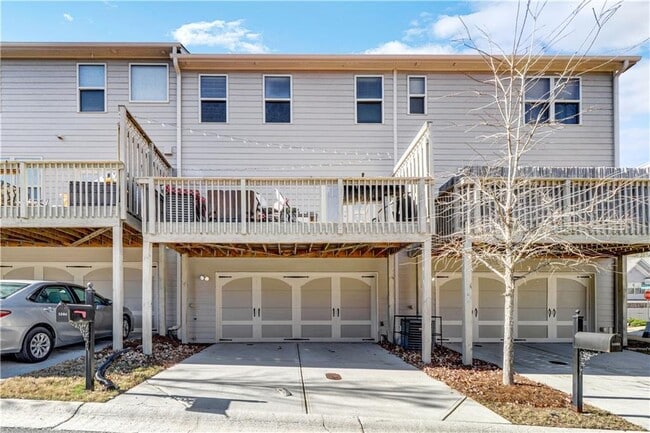 Building Photo - 5084 Whiteoak Terrace SE