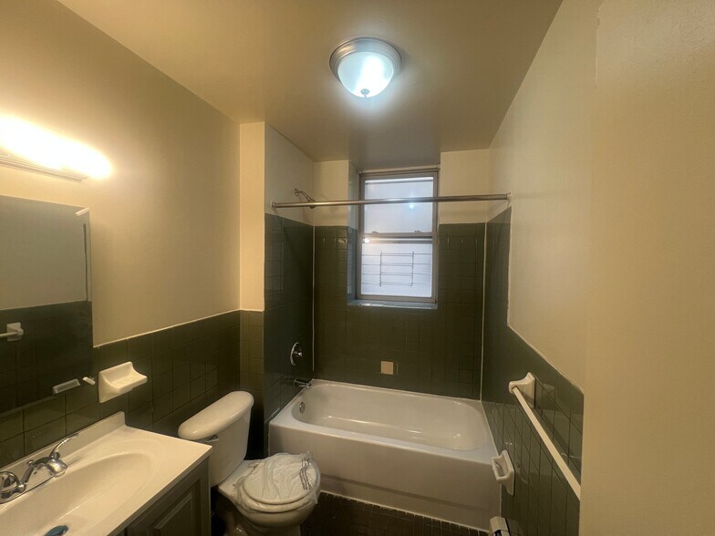 Building Photo - 635 S 19th St