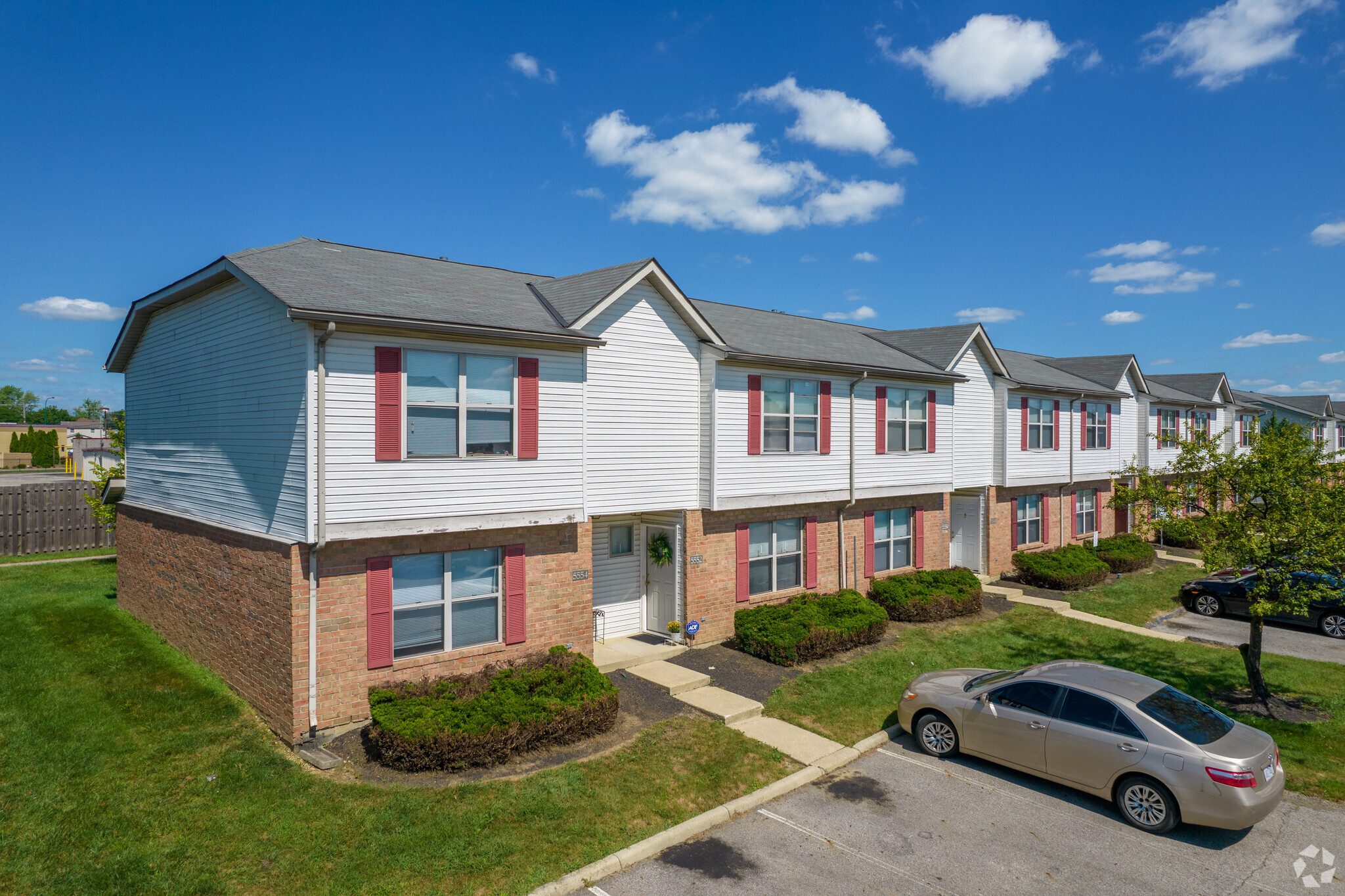 Outside Exterior- Onyx 3 Bed 2.5 Bath - Carriage Lane