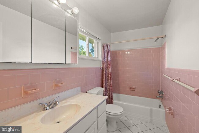 Building Photo - 1726 Baldwin Dr