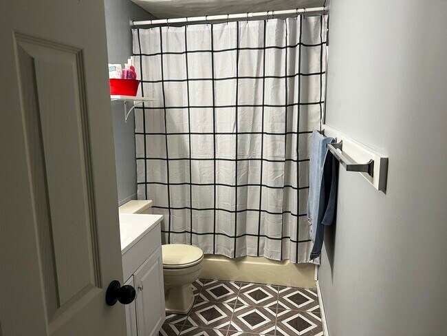 Building Photo - 8 Plaza Village Rd