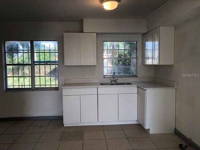 Building Photo - 1013 Ferndell Rd