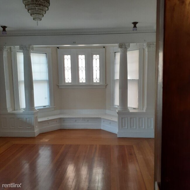 Building Photo - 3 br, 1 bath Apartment - 19-21 Beechwood Ave