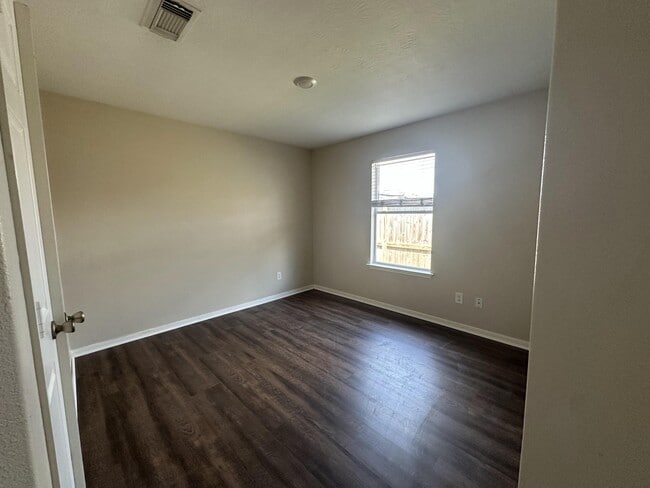 Building Photo - 1034 Junction Ct