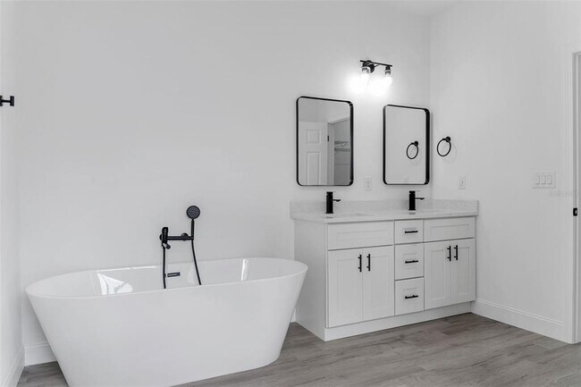 Building Photo - 2211 SW 153rd Pl Rd