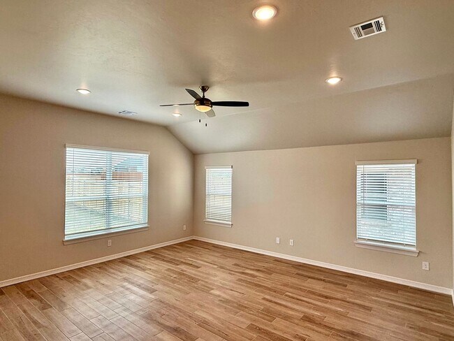 Building Photo - Brand New 3 Bed Home in Edmond with Designer Finishes