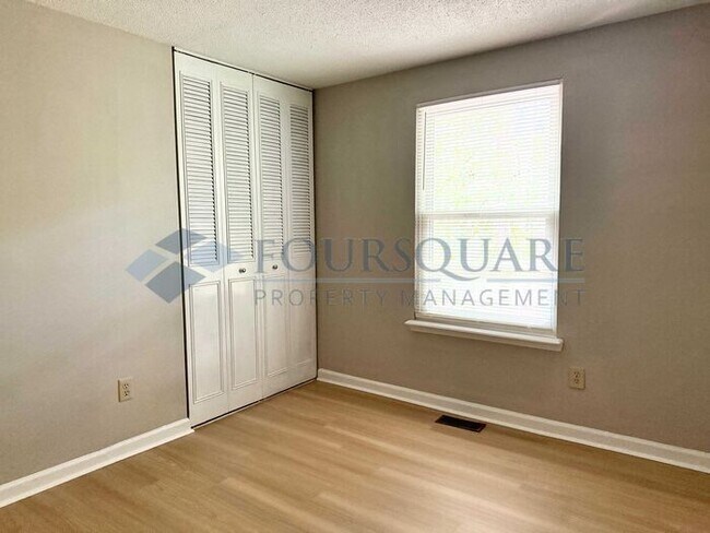 Building Photo - Cozy 4-Bed / 2-Bath Home with Main-Level Bedrooms, Large Backyard & Corner Lot , Near Shelley Lake