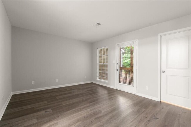Building Photo - 5058 Jonesboro Rd