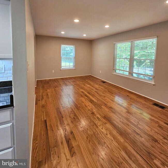 Building Photo - 6430 Shannon Station Ct