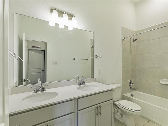 Building Photo - 1925 Emilia Dr