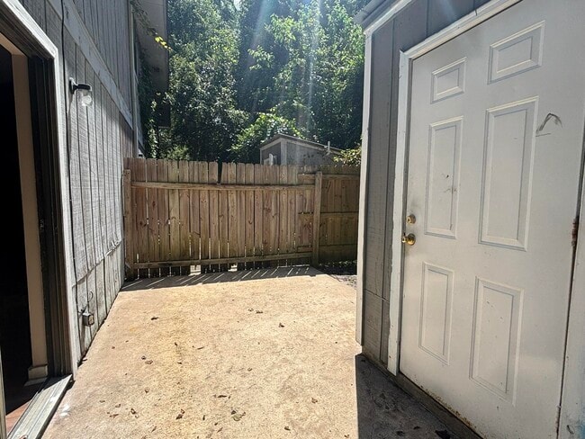 Building Photo - 1880 Nekoma Ct