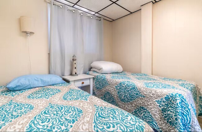 Building Photo - 1006 Newton St