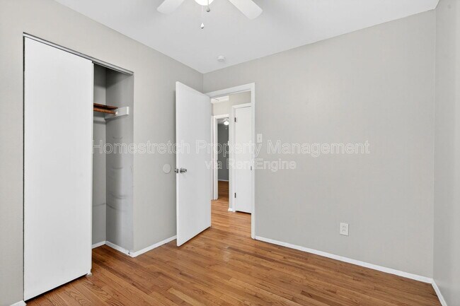 Building Photo - 10216 Royal Dr