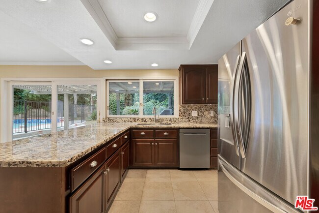 Building Photo - 11040 Salt Lake Ave