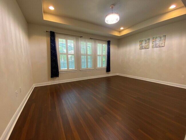 Building Photo - Exquisite 6-Bedroom Estate with Private Po...