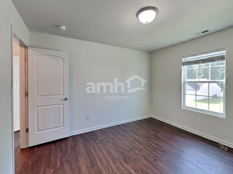 Building Photo - 301 Groves Stone Dr