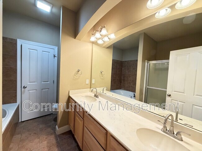 Building Photo - 809 Summer Breeze Dr