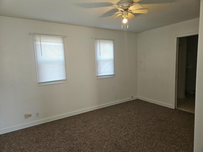 Building Photo - 510 W Murray St