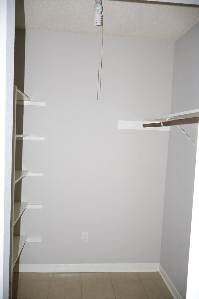 Building Photo - 12907 Maxfield Dr