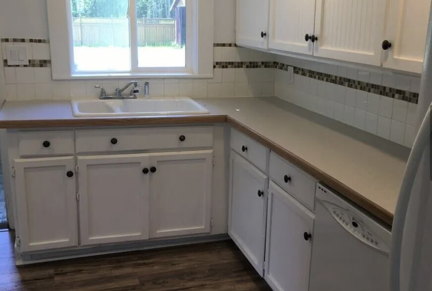 Kitchen - 919 E McLeod Rd