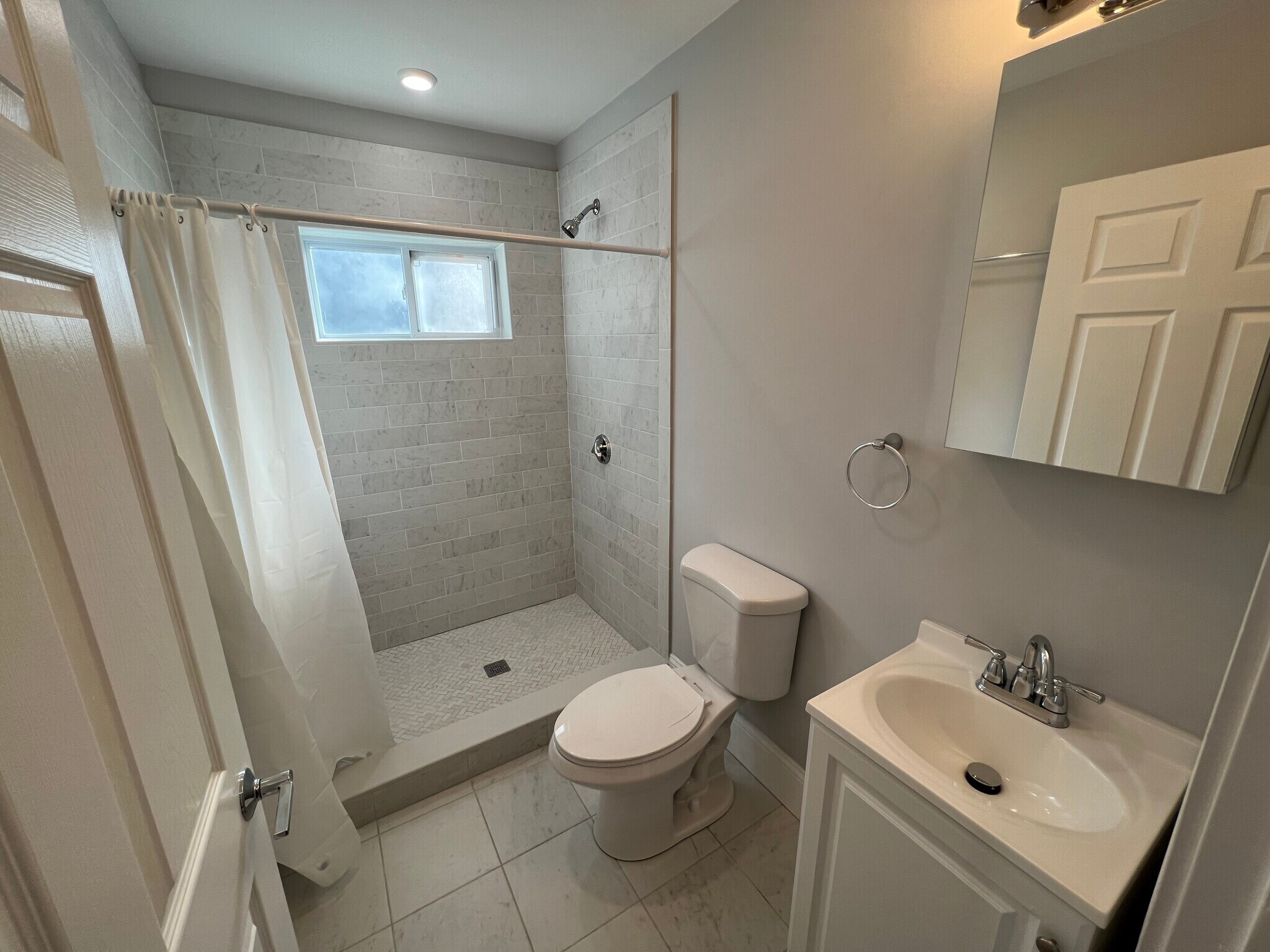 Building Photo - 29 Alpine St