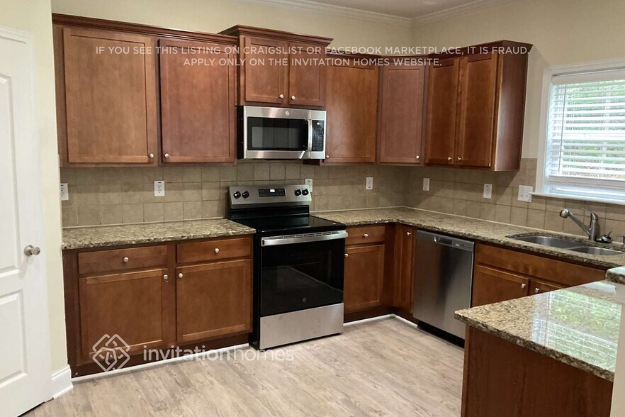 Building Photo - 2116 Leafmore Ct SE