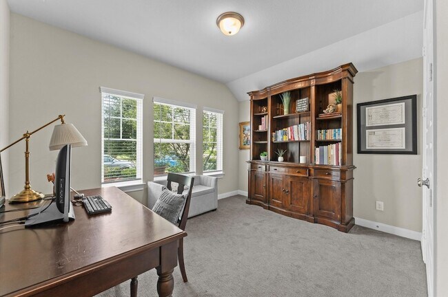 Building Photo - 2185 Woodland Pine Dr