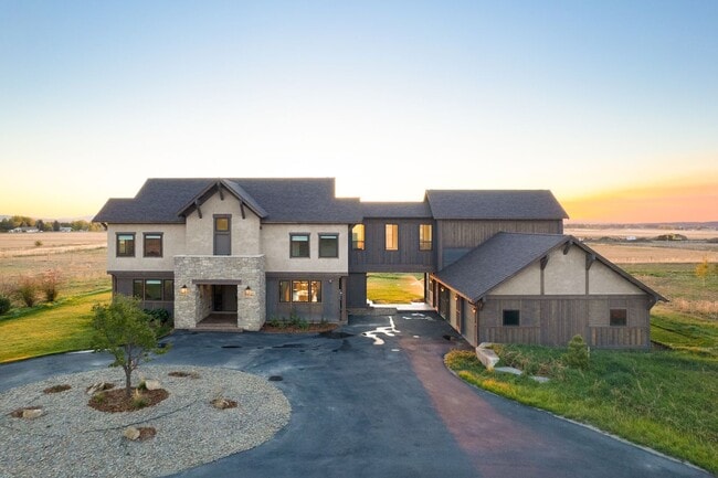 Building Photo - One of a Kind Custom Built Home for Rent in Gallatin Valley!