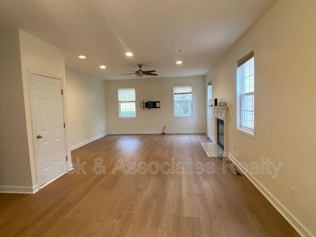 Building Photo - 2916 Chatelaine Pl